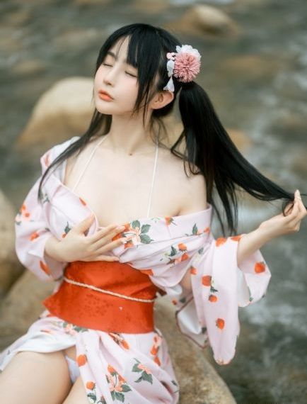 在小小的花蕾里绽放相似_在线播放高清